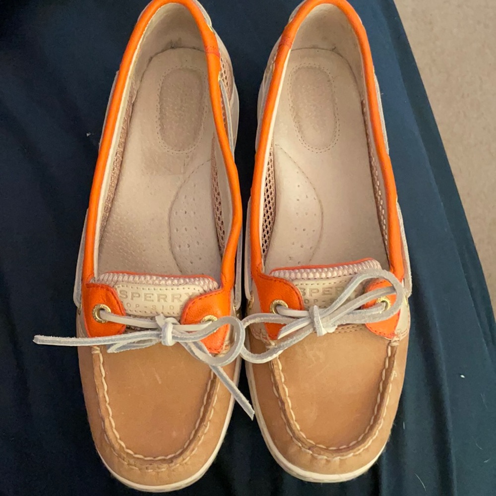 Size 8 women’s Sperry topsiders. Gently used